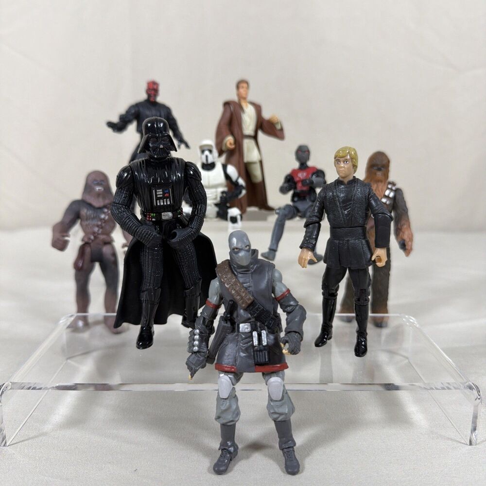 Lot of Vintage Action Figures - Star Wars: Chewbacca, Luke, Maul, etc. Hasbro